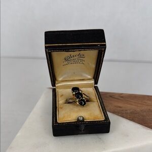 Vintage Three Stone Black and Gold Ring lot D7